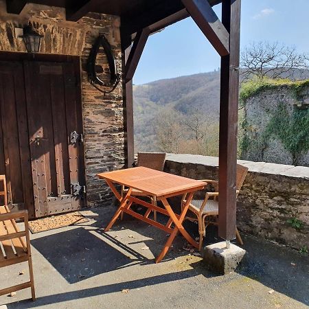 Am Burggraben Auf Der Sauerburg Daire Sauerthal Dış mekan fotoğraf